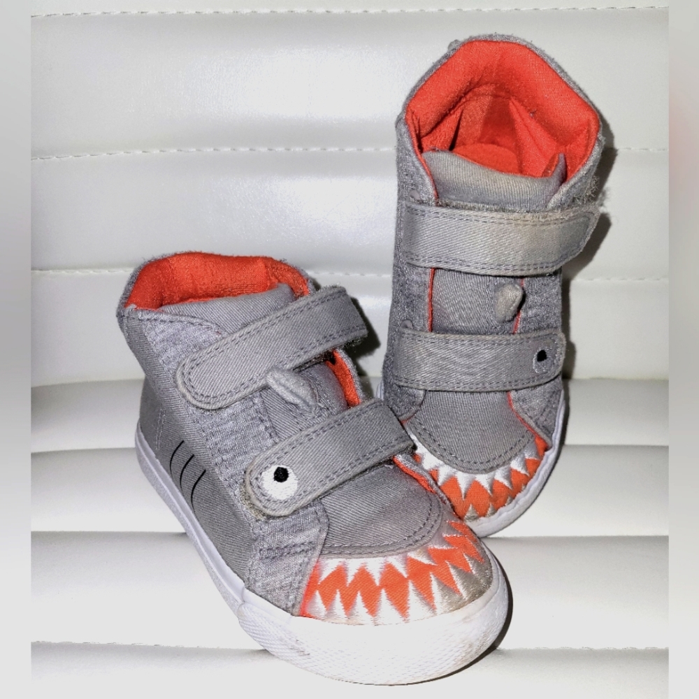 Kid's Shark Shoes: Size 8, Cat and Jack,